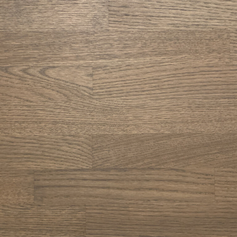 Mørk gråoljet eik