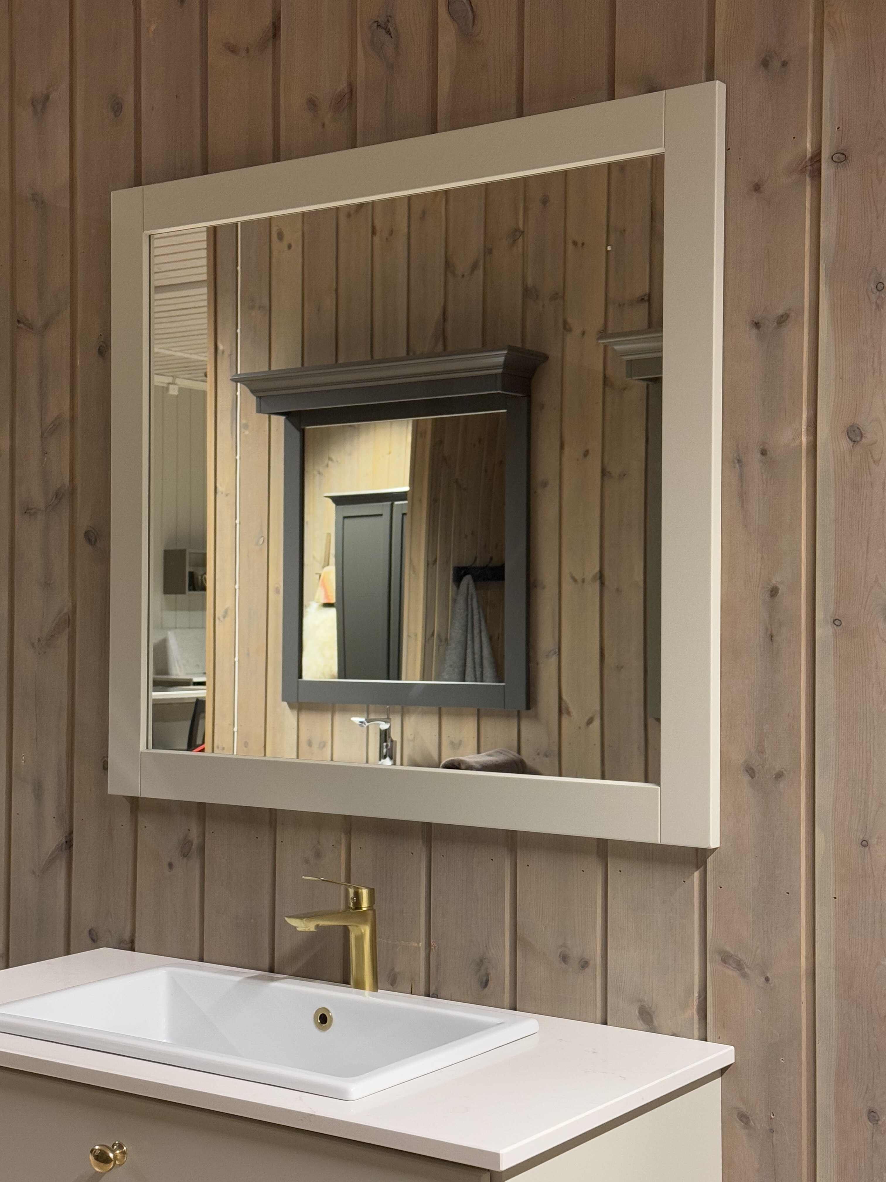 Heltre speil til bad i hytter og hus