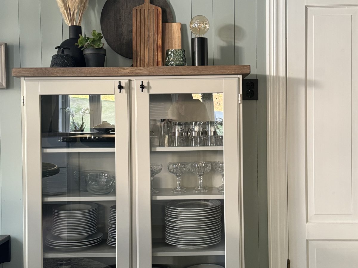 Trend kjøkken, Washed Linen,Mørk gråoljet eikeplate. Kistefos kjøkken, eksklusivet heltre, sveitservilla